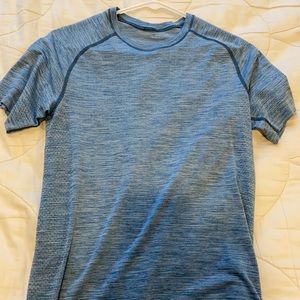 Let blue heathered men’s lululemon t shirt XS